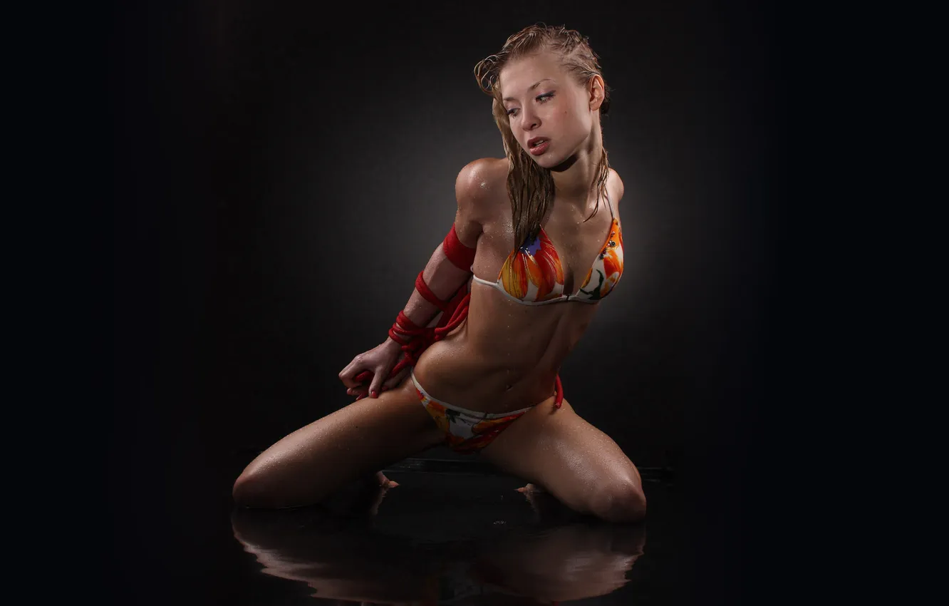Фото обои девушка, красная, верёвка, lilith