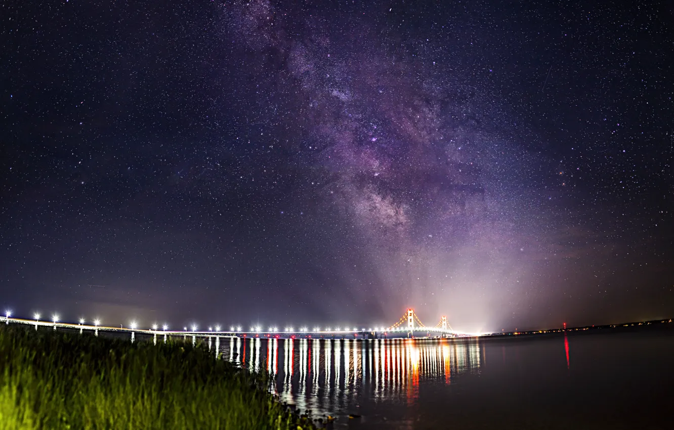 Фото обои звезды, пейзаж, мост, огни, пролив, млечный путь, Mackinac Bridge, Макино