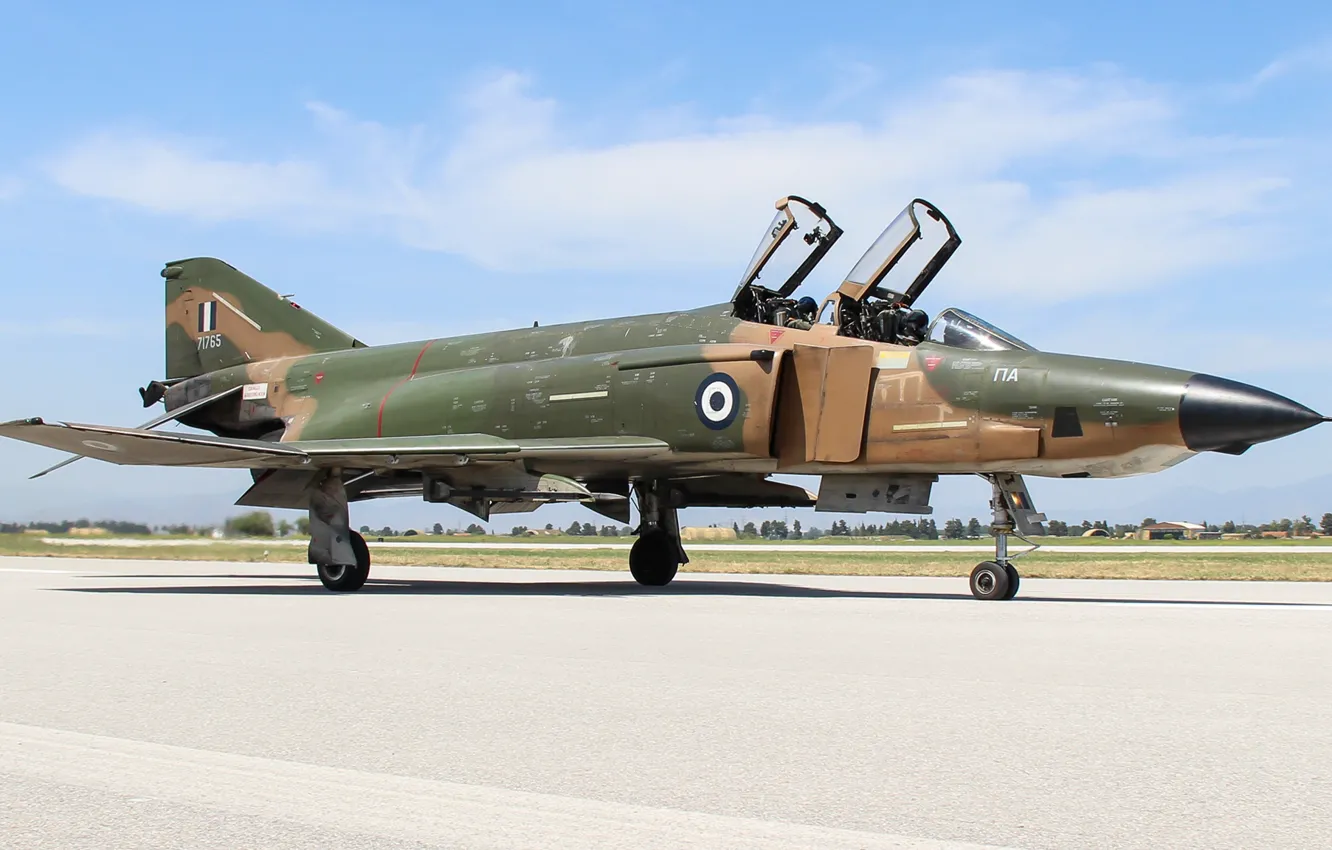 Фото обои Истребитель, Фонарь, Стоянка, F-4 Phantom II, Шасси, ВВС Греции, Hellenic Air Force, McDonnell Douglas RF-4E …