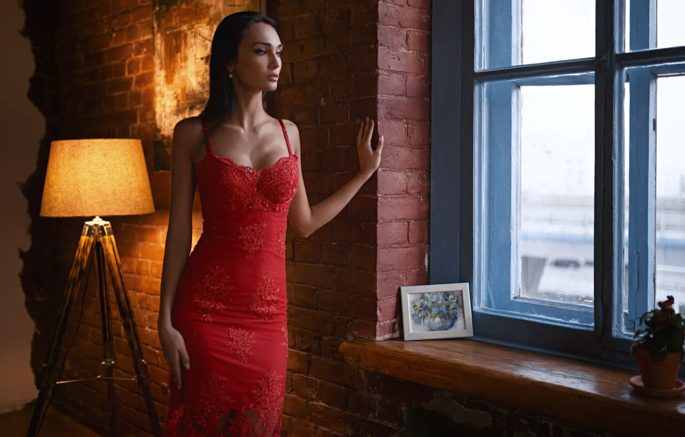 Фото обои поза, стиль, фигура, окно, красное платье, торшер, Sergey Fat, Сергей Жирнов