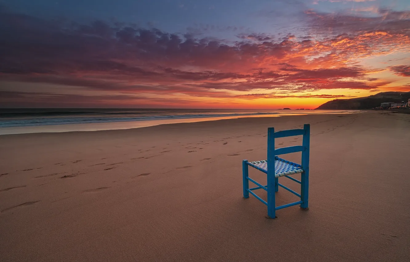 Фото обои море, закат, берег, стул