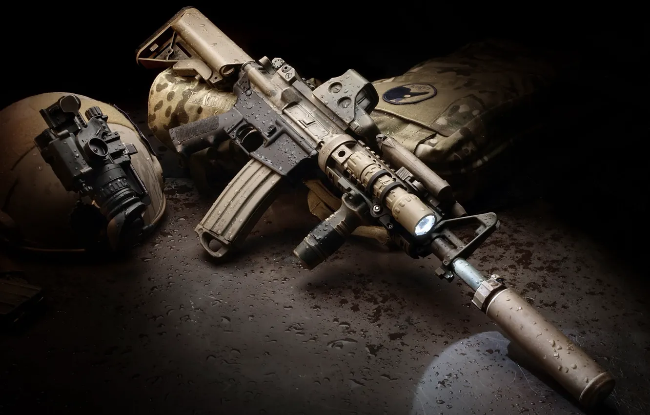 Фото обои капли, автомат, фонарик, каска, глушитель, бронежилет, assault rifle, AR-15