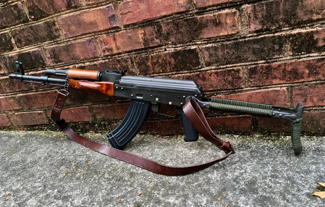 Фото обои автомат, ремень, калаш