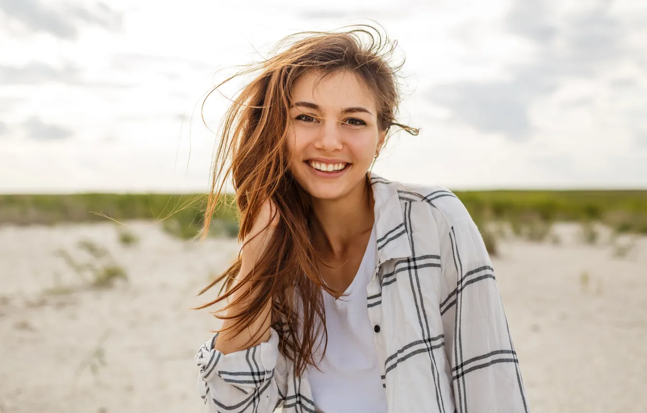 Фото обои beach, landscape, model, women, redhead, smiling, portrait, outdoors