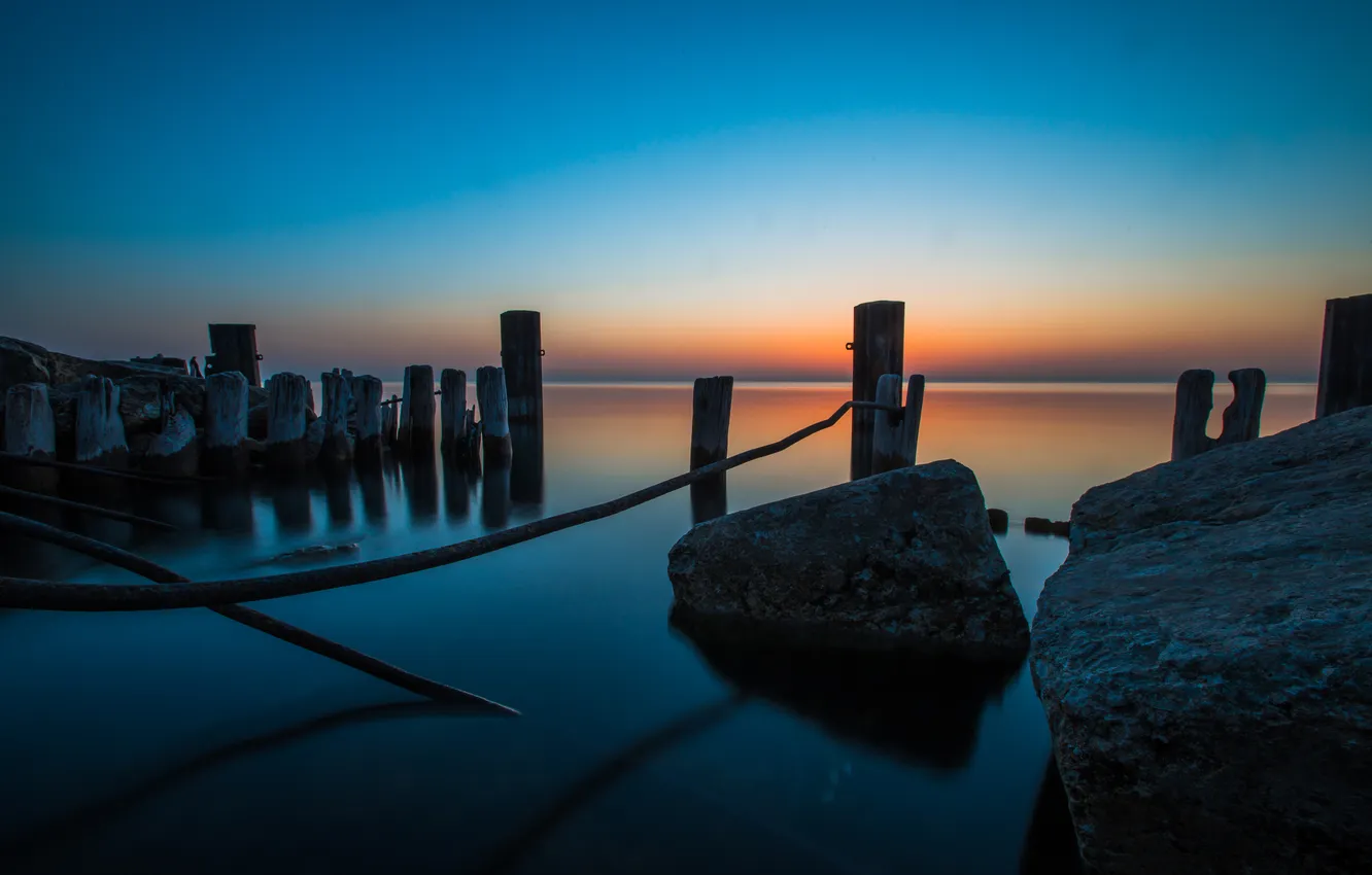 Фото обои озеро, камни, Chicago, Illinois, Sunrise, сваи, Lake Michigan, Pier