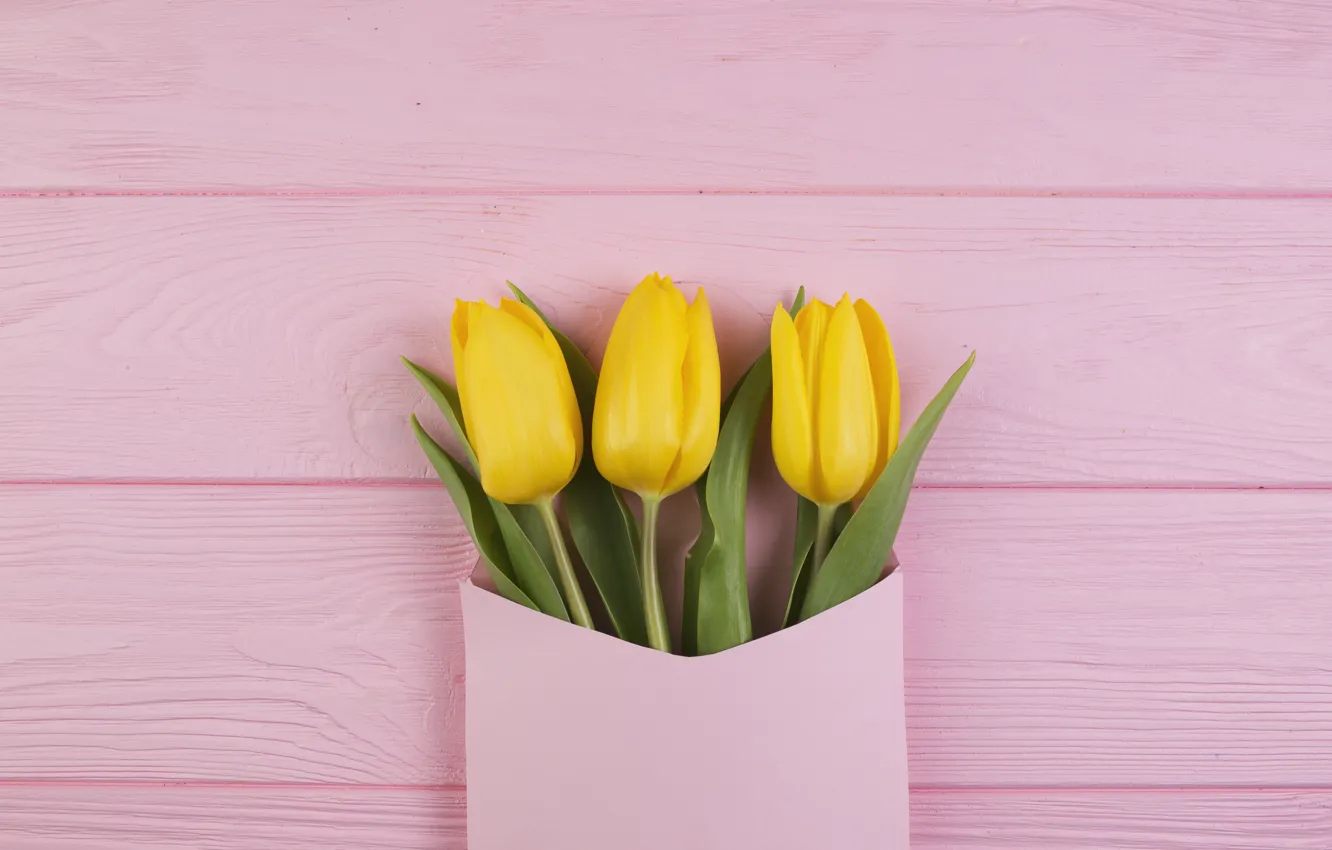 Фото обои цветы, букет, желтые, тюльпаны, fresh, yellow, wood, pink