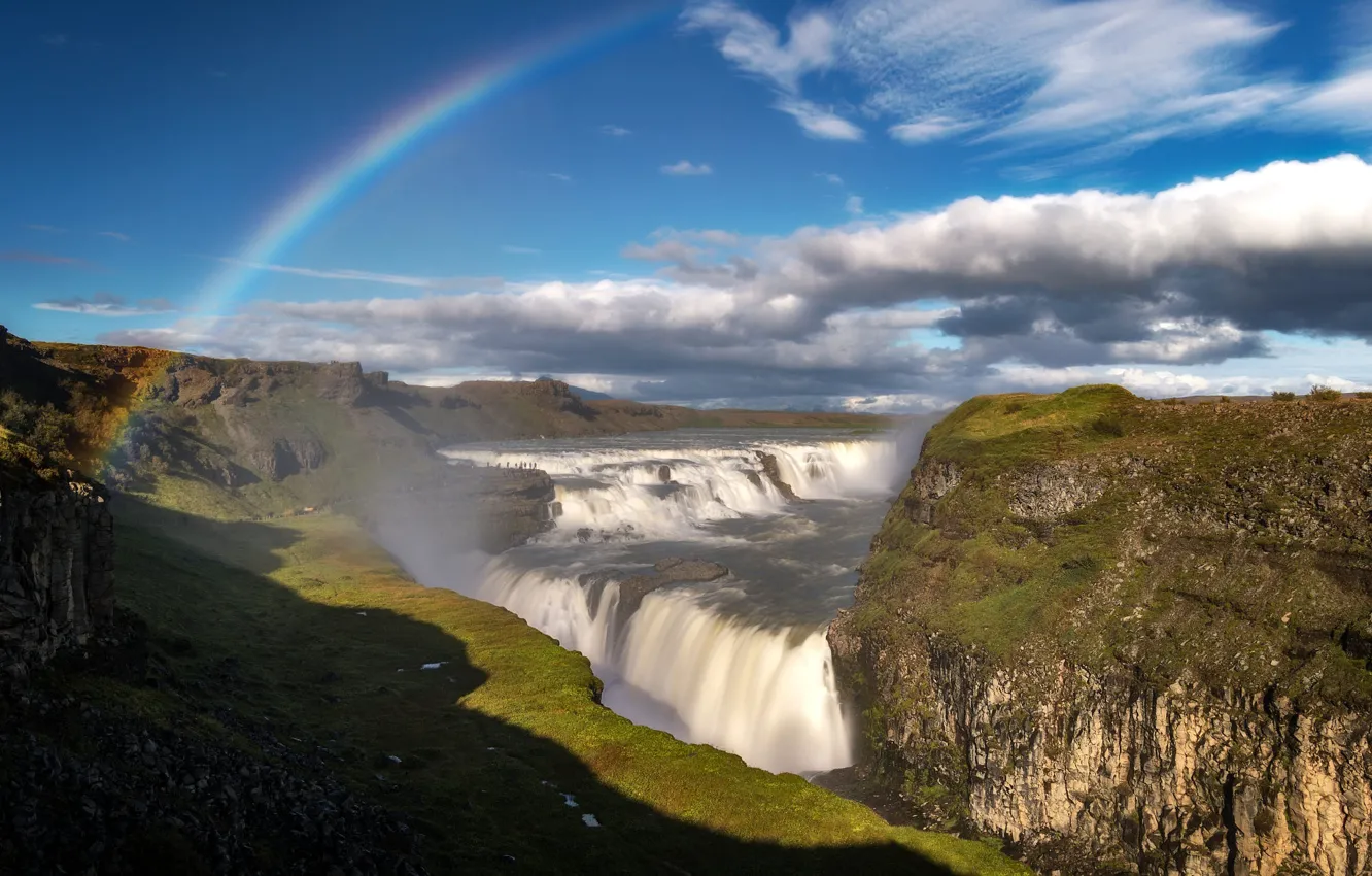 Фото обои небо, свет, горы, туман, синева, скалы, водопад, радуга