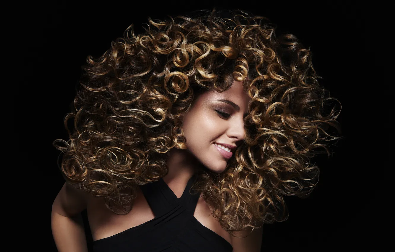 Фото обои woman, beautiful, model, sweet, curls, charming