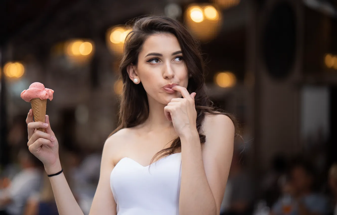 Фото обои brunette, white dress, Pretty woman