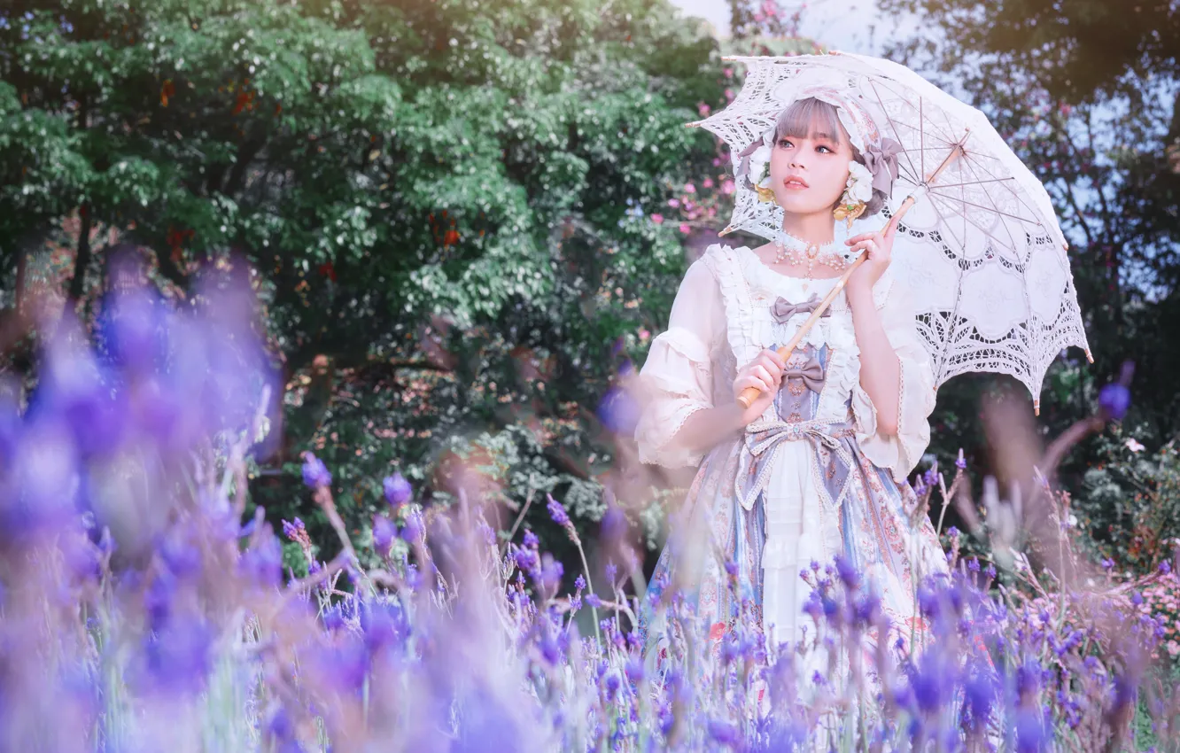 Фото обои лето, девушка, свет, цветы, природа, зонт, сад, платье