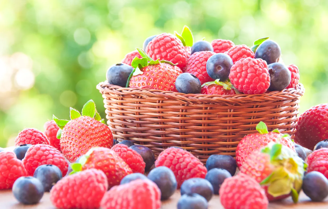 Фото обои ягоды, малина, черника, клубника, корзинка, fresh, berries