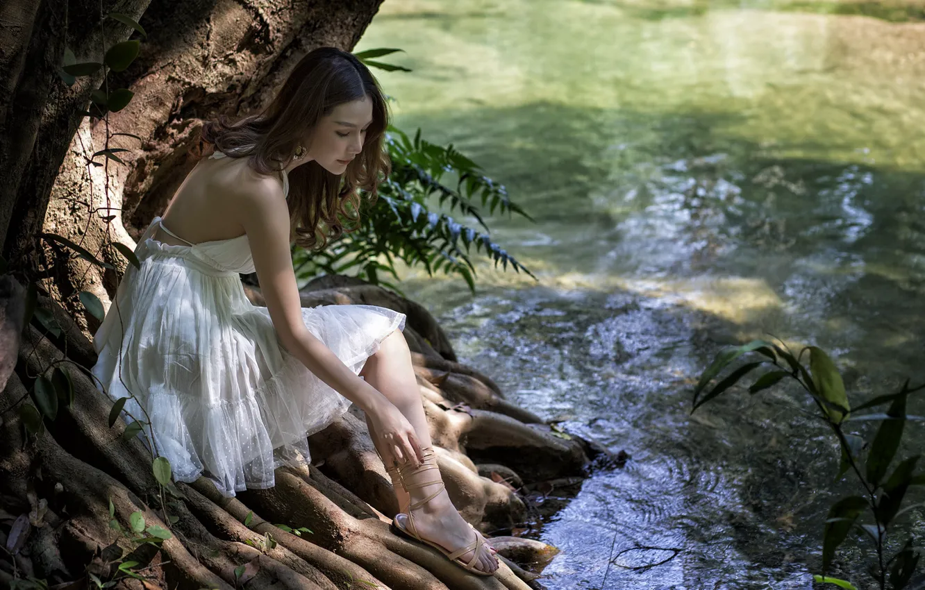 Фото обои лето, девушка, река, платье, ножки