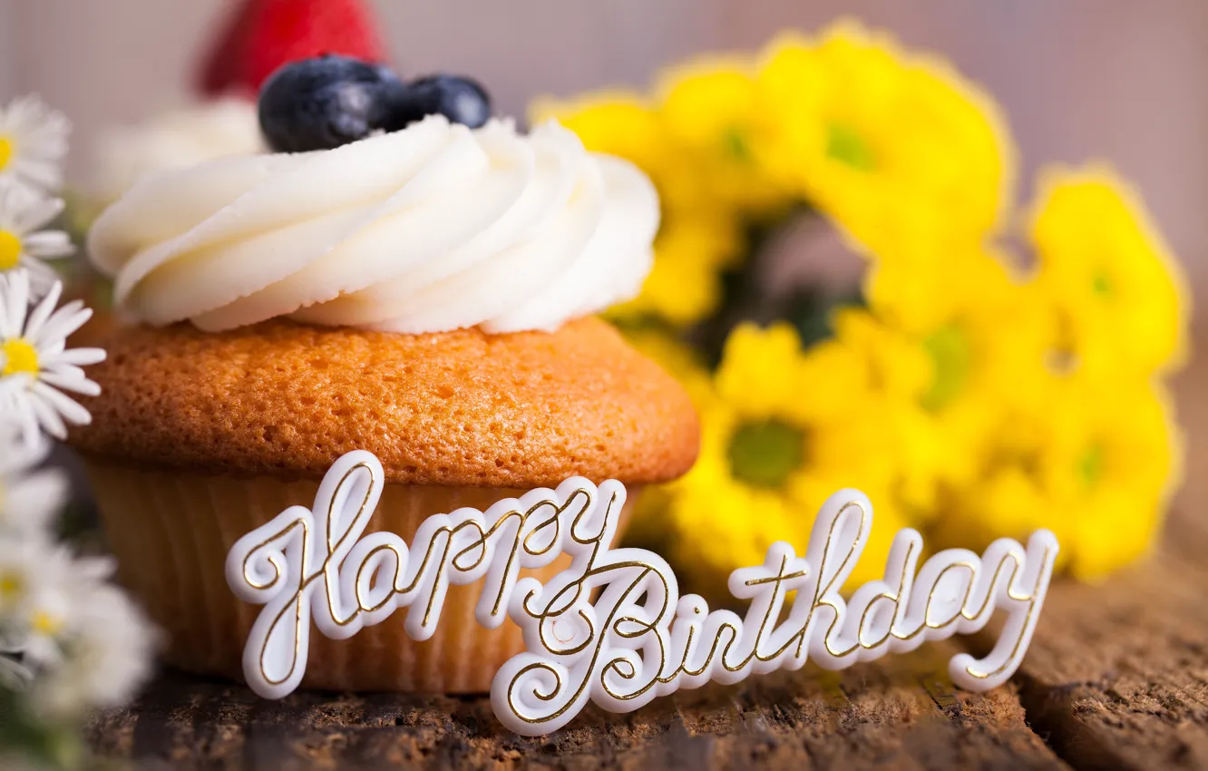 Фото обои цветы, день рождения, праздник, букет, черника, крем, десерт, кекс