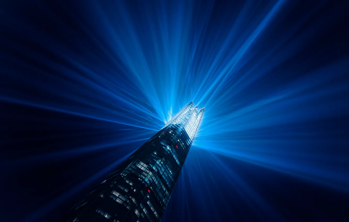 Фото обои night, skyscraper, London, England, building, light beams, illuminated, shard lights