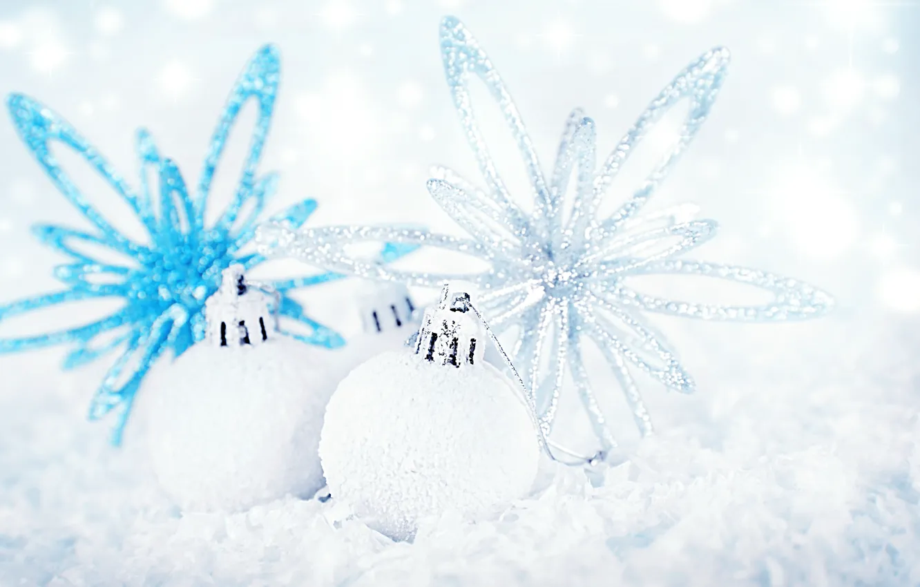 Фото обои белый, шарики, украшения, праздник, голубой, блеск, новый год, серебристый