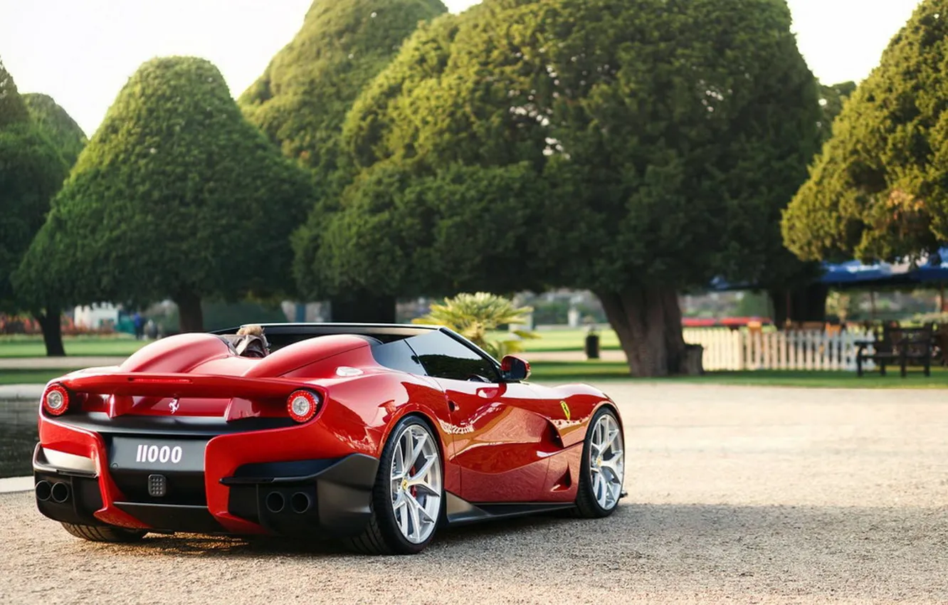 Фото обои красная, стильная, отражения., Ferrari F12 TRS
