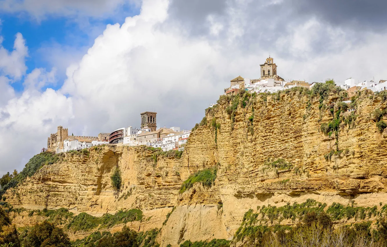 Фото обои скала, гора, дома, Испания, Андалусия, Аркос-де-ла-Фронтера