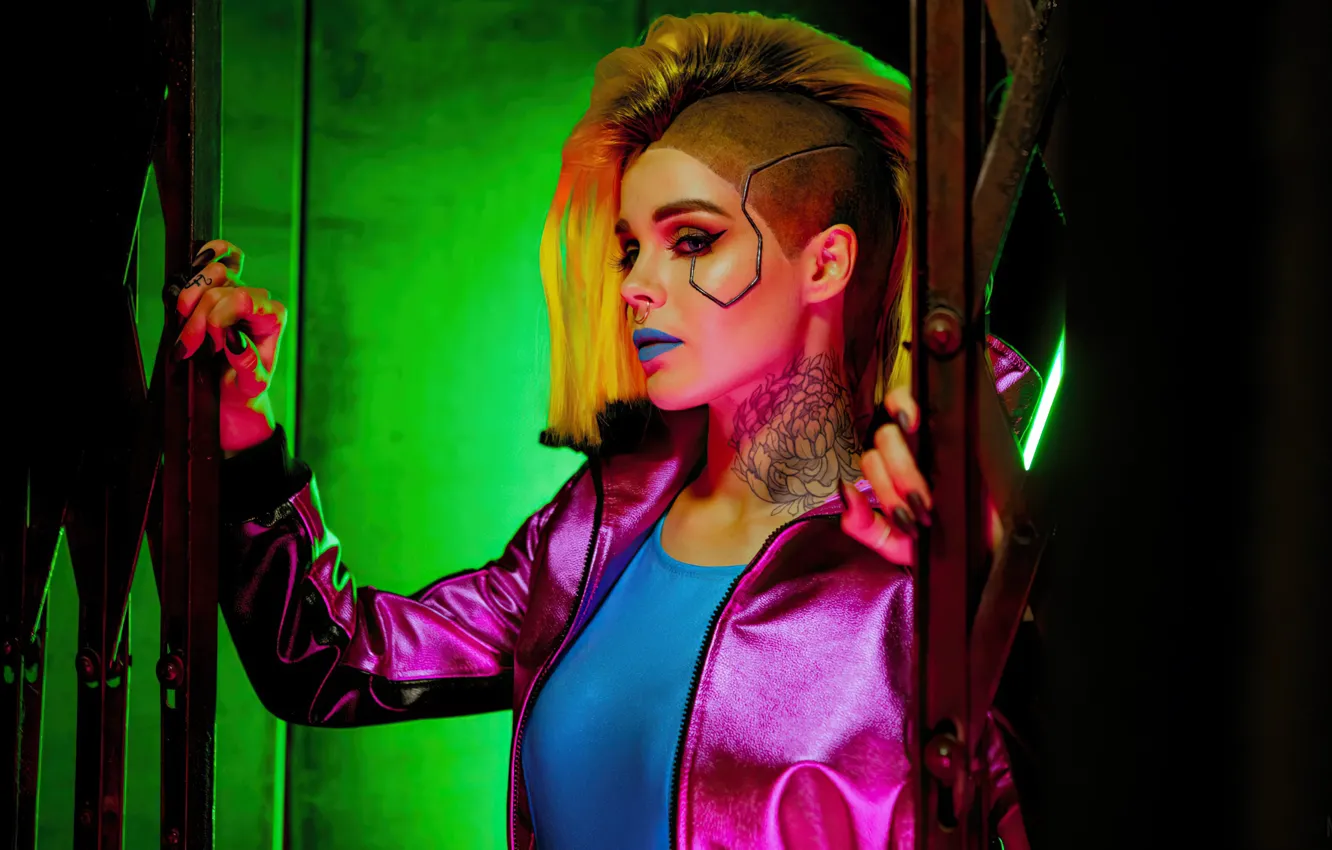 Фото обои татуировка, красивая девушка, tattoo, косплей, beautiful girl, Cyberpunk 2077, green light, зеленый свет
