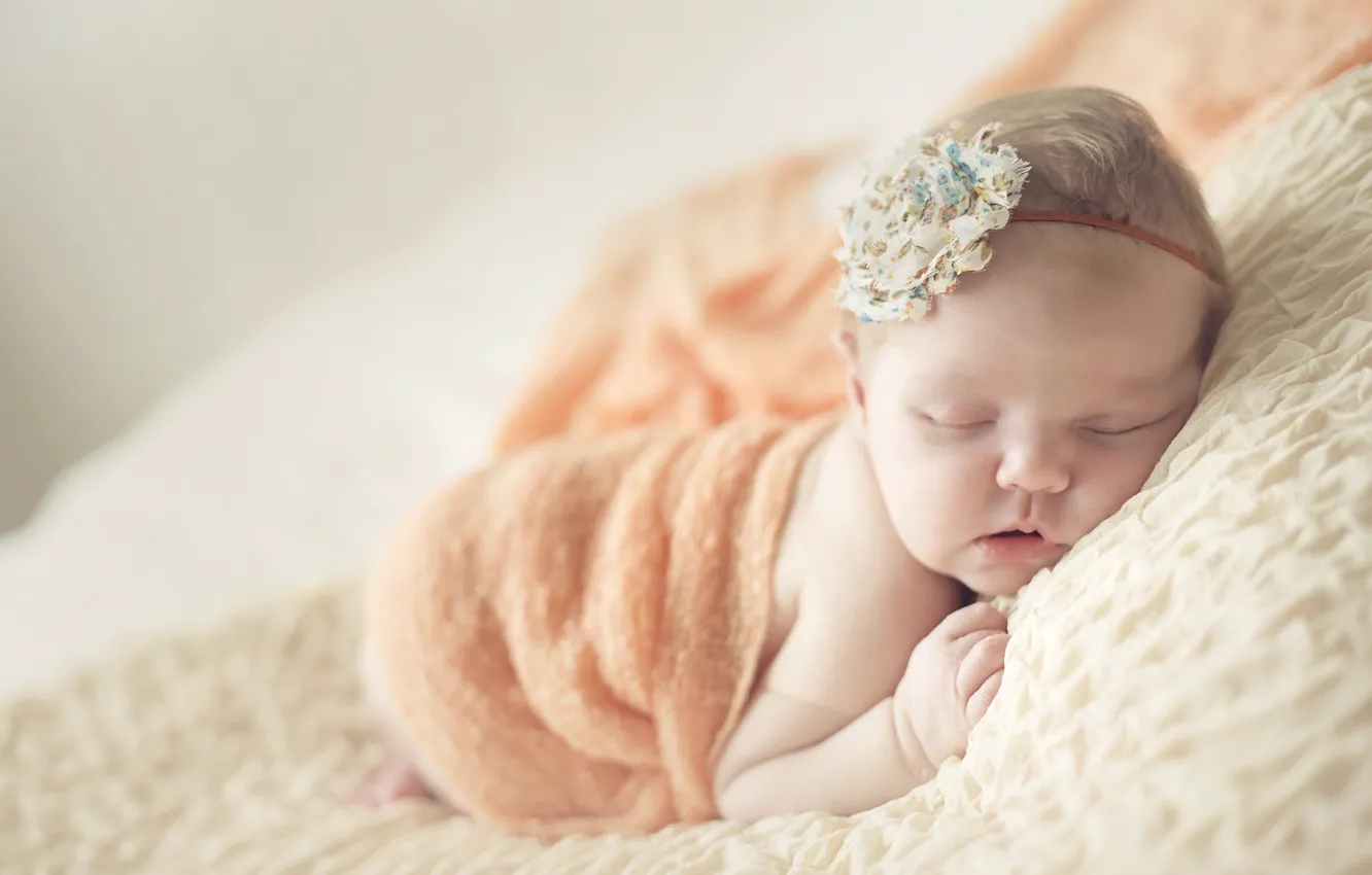 Фото обои сон, спит, девочка, бантик, платок, малышка