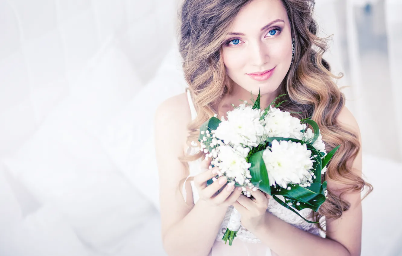 Фото обои взгляд, девушка, цветы, букет, прическа, невеста, кудри