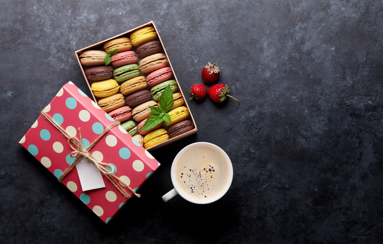 Фото обои цветы, ягоды, подарок, colorful, pink, flowers, coffee cup, macarons