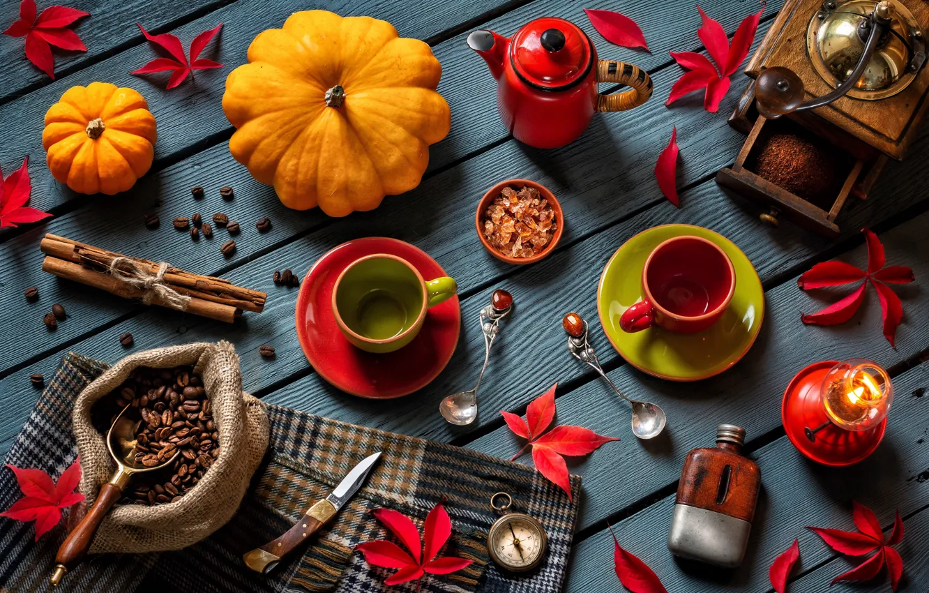 Фото обои листья, стиль, кофе, свеча, чайник, нож, тыквы, кружки
