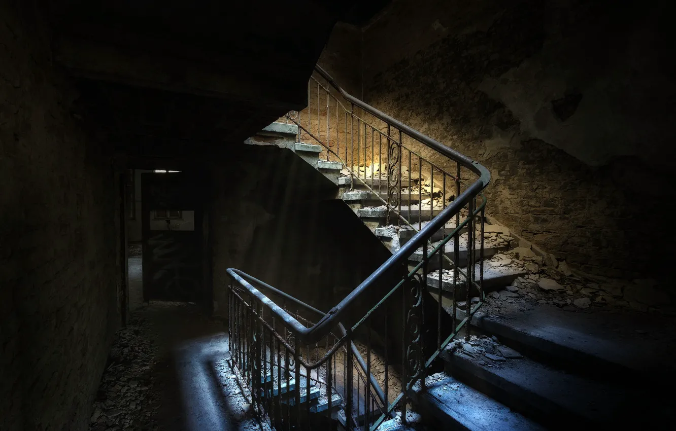 Фото обои дом, мрак, лестница