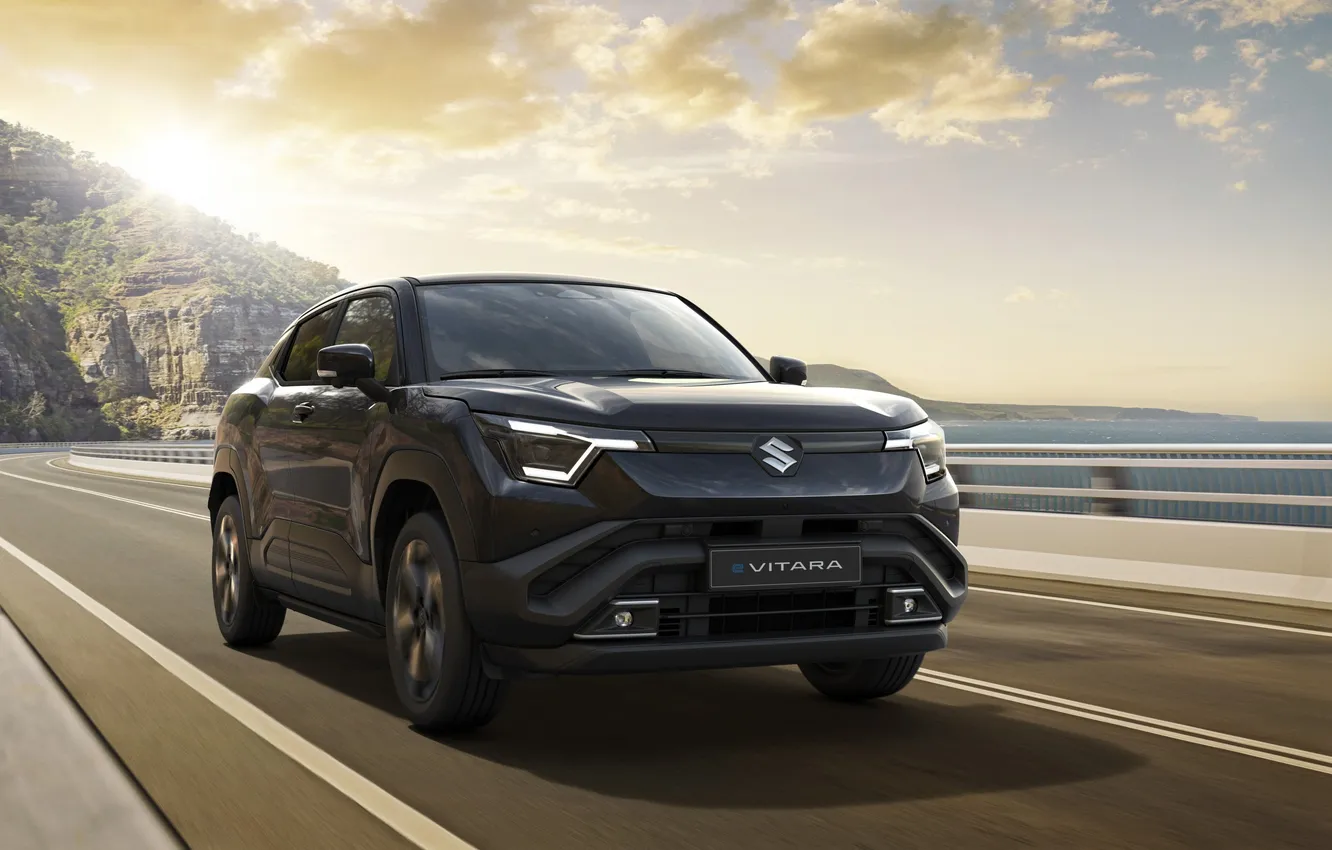 Фото обои дорога, машина, авто, асфальт, облака, гибрид, кроссовер, Suzuki e Vitara