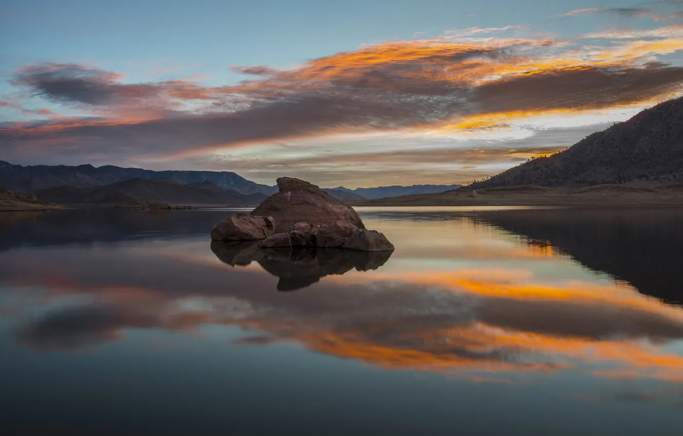 Фото обои вода, пейзаж, закат, горы, озеро, камень