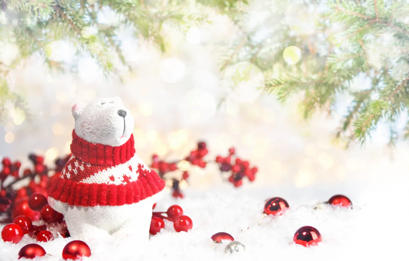 Фото обои белый, шарики, свет, снег, праздник, игрушка, шарф, медведь