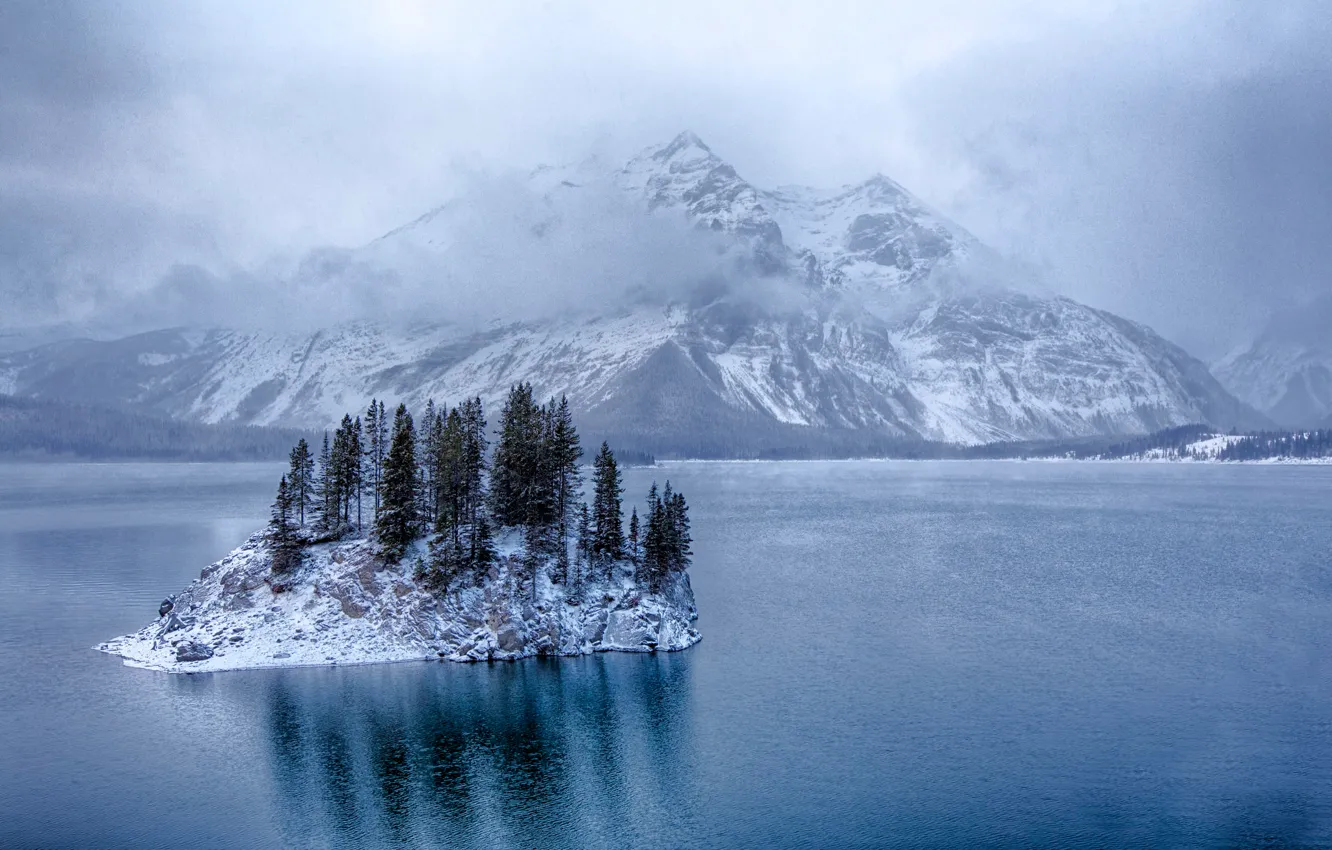 Фото обои зима, снег, деревья, горы, озеро, остров, Канада, Альберта