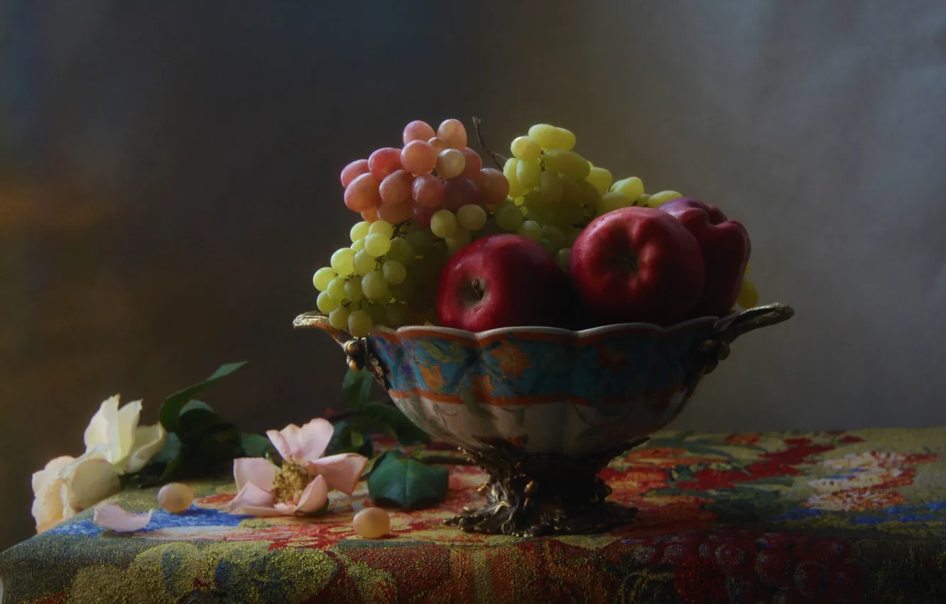 Фото обои натюрморт с виноградом, натюрморт с яблоками, натюрморт с розами