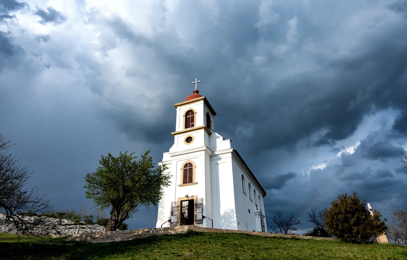 Фото обои небо, облака, крест, церковь, Венгрия, Pécs