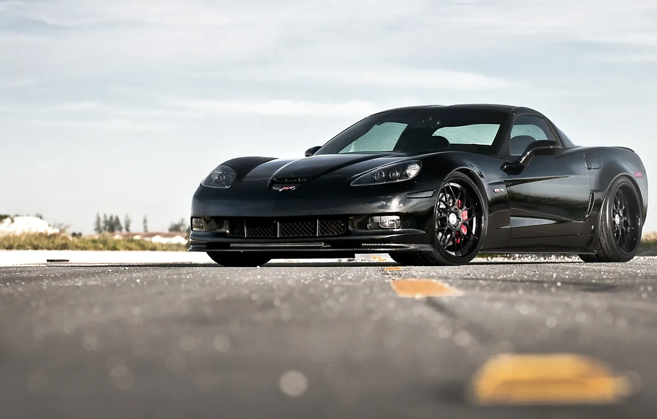 Фото обои асфальт, разметка, чёрный, Z06, Corvette, Chevrolet, шевроле, black