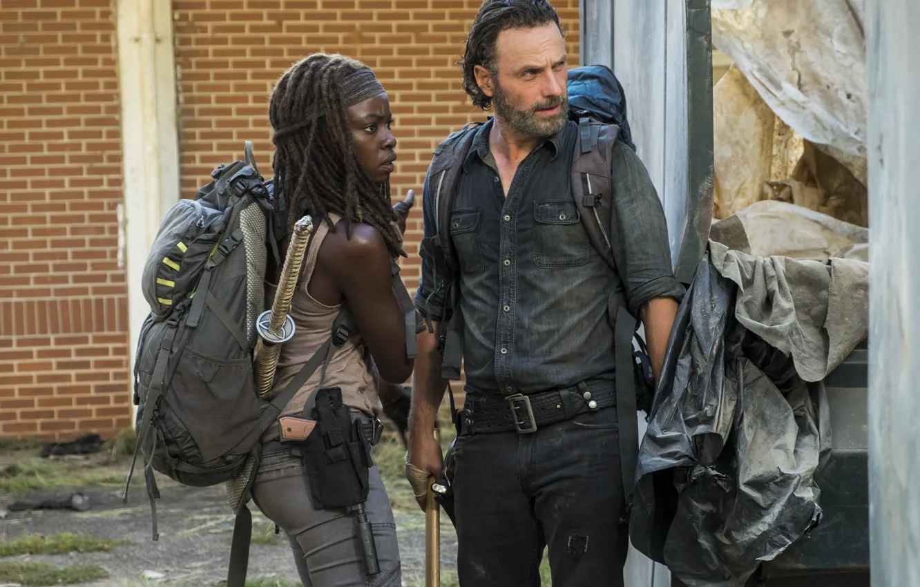 Фото обои оружие, The Walking Dead, Andrew Lincoln, Michonne, Danai Gurira, Rick, Season 7, зомби апокалипсис