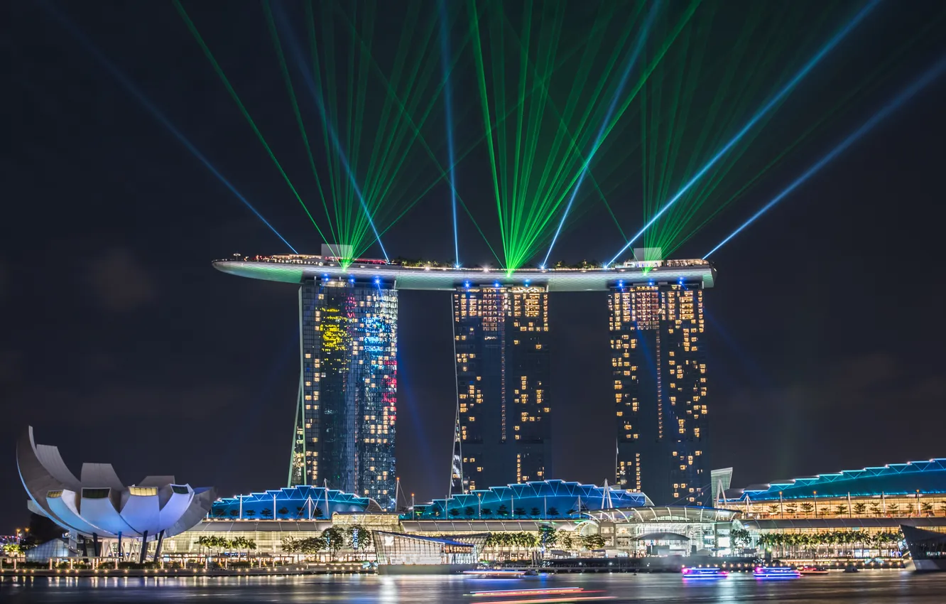 Фото обои свет, город, огни, цвет, вечер, Сингапур, лазеры, отель