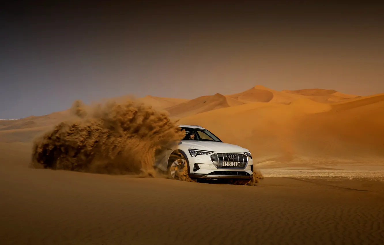 Фото обои песок, белый, Audi, пыль, E-Tron, 2019