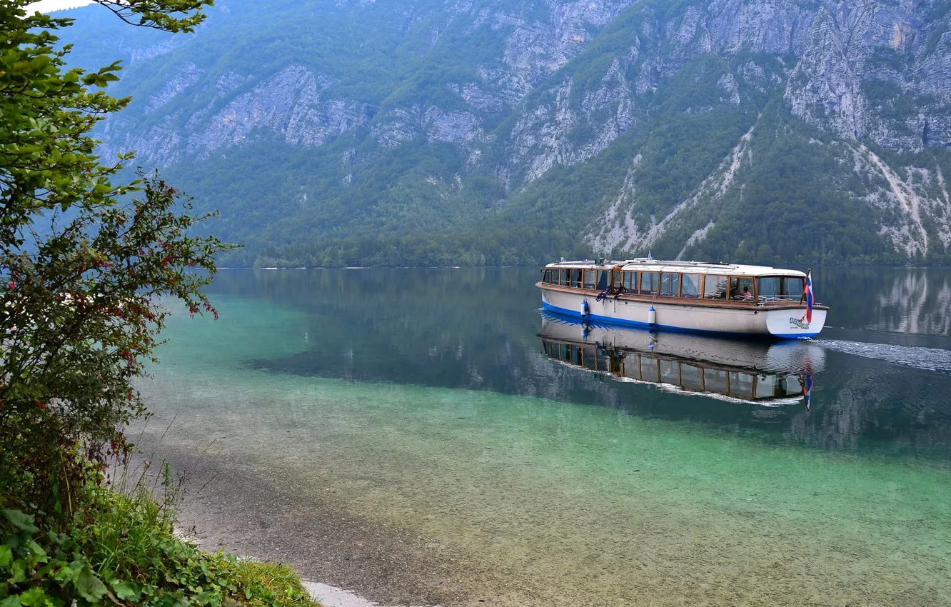 Фото обои деревья, горы, озеро, корабль