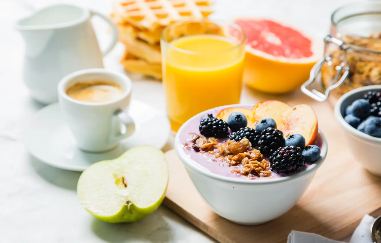 Фото обои ягоды, кофе, завтрак, сок, фрукты, вафли, йогурт