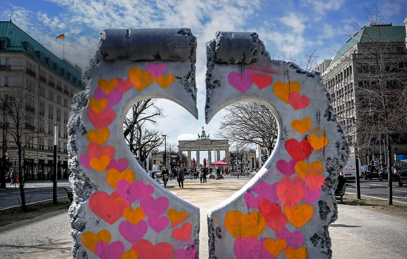 Фото обои сердце, Германия, Берлин, инсталяция, Бранденбургские ворота