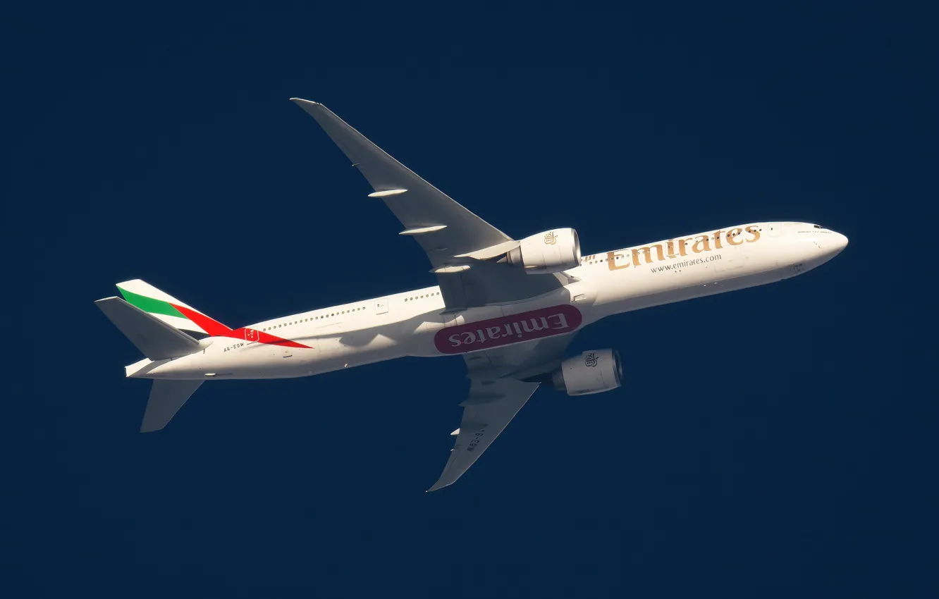 Фото обои Самолет, Boeing, Boeing 777, Авиалайнер, В полете, Emirates Airlines, Boeing 777-300