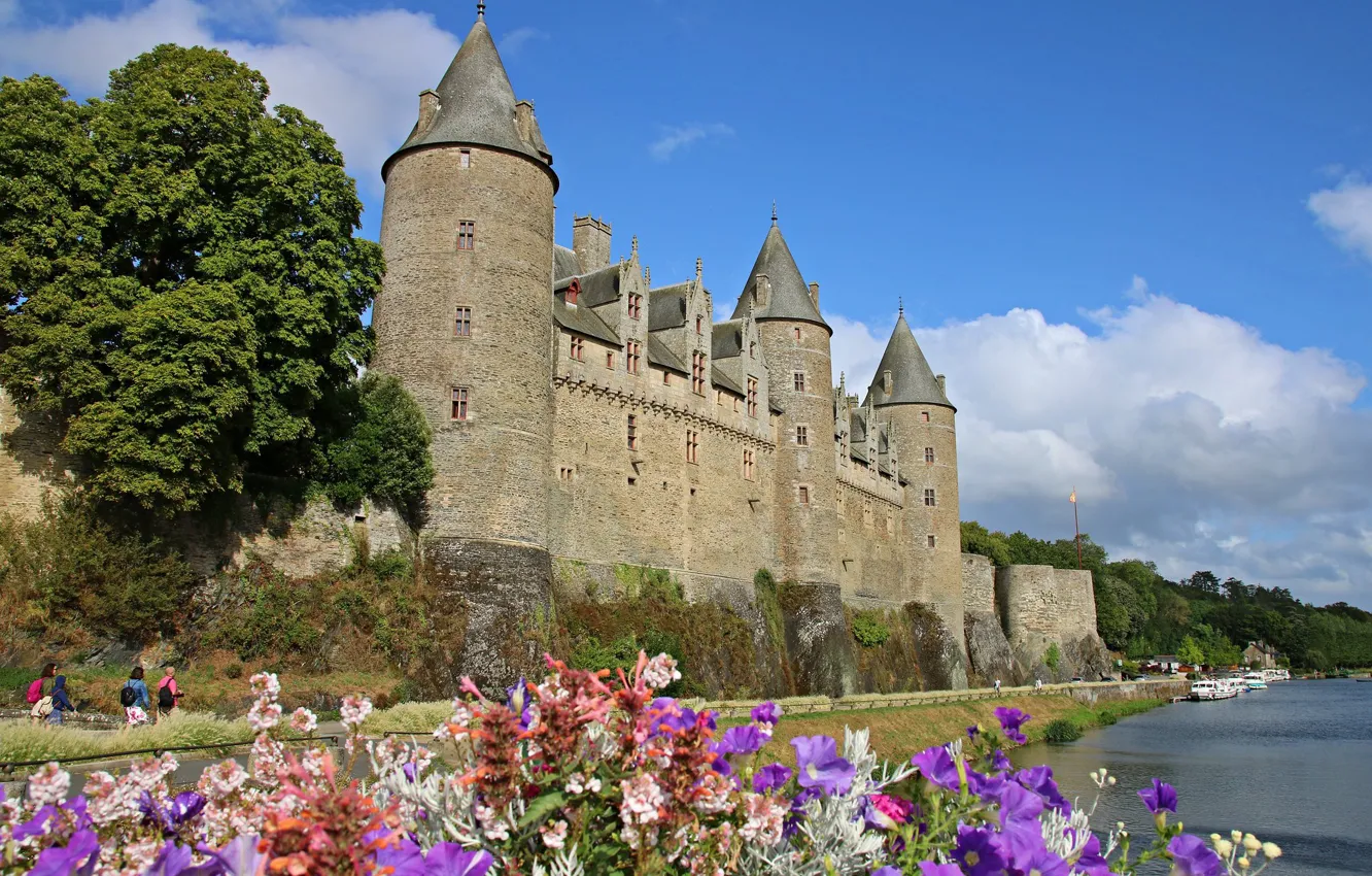 Фото обои цветы, река, замок, Франция, France, Brittany, Бретань, Josselin Castle