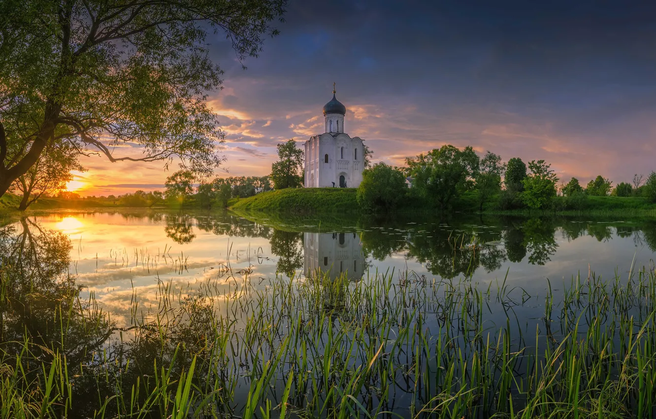 Фото обои деревья, река, рассвет, церковь