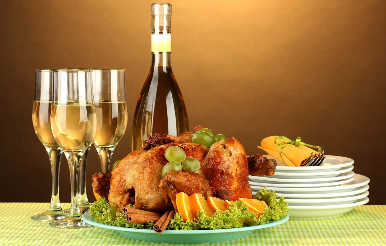Фото обои стол, вино, белое, апельсин, еда, курица, бокалы, виноград