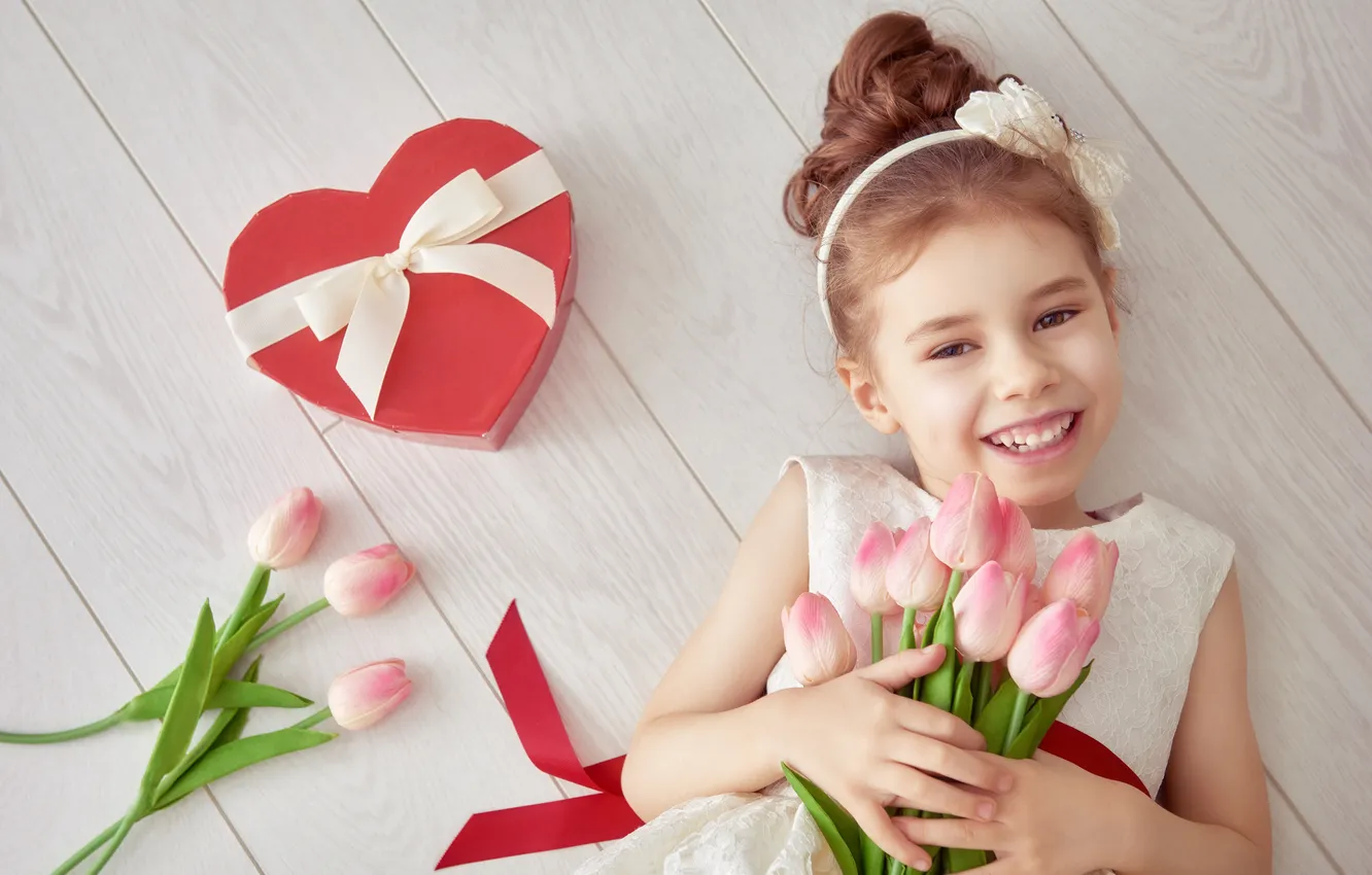 Фото обои любовь, сердце, девочка, тюльпаны, love, heart, romantic, gift