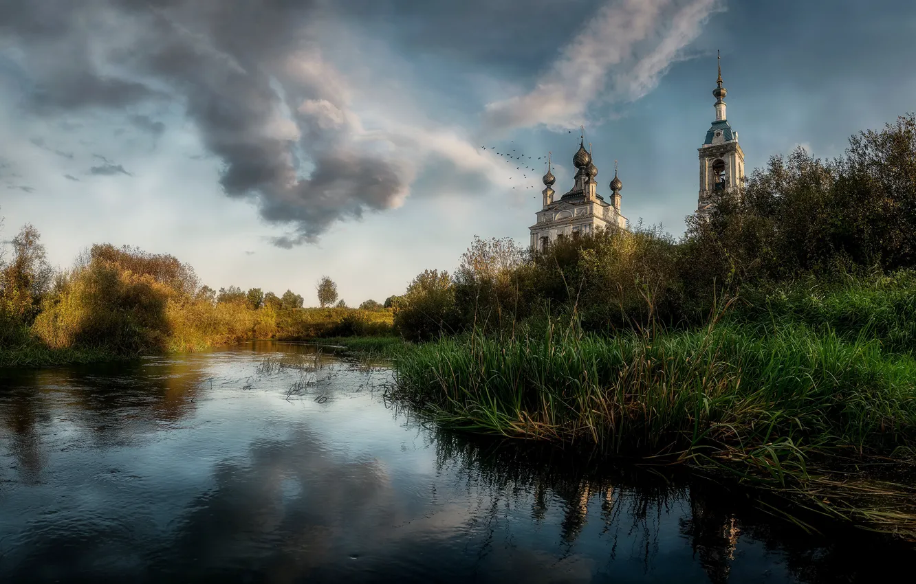 Фото обои трава, берег, церковь, храм, Россия, водоем
