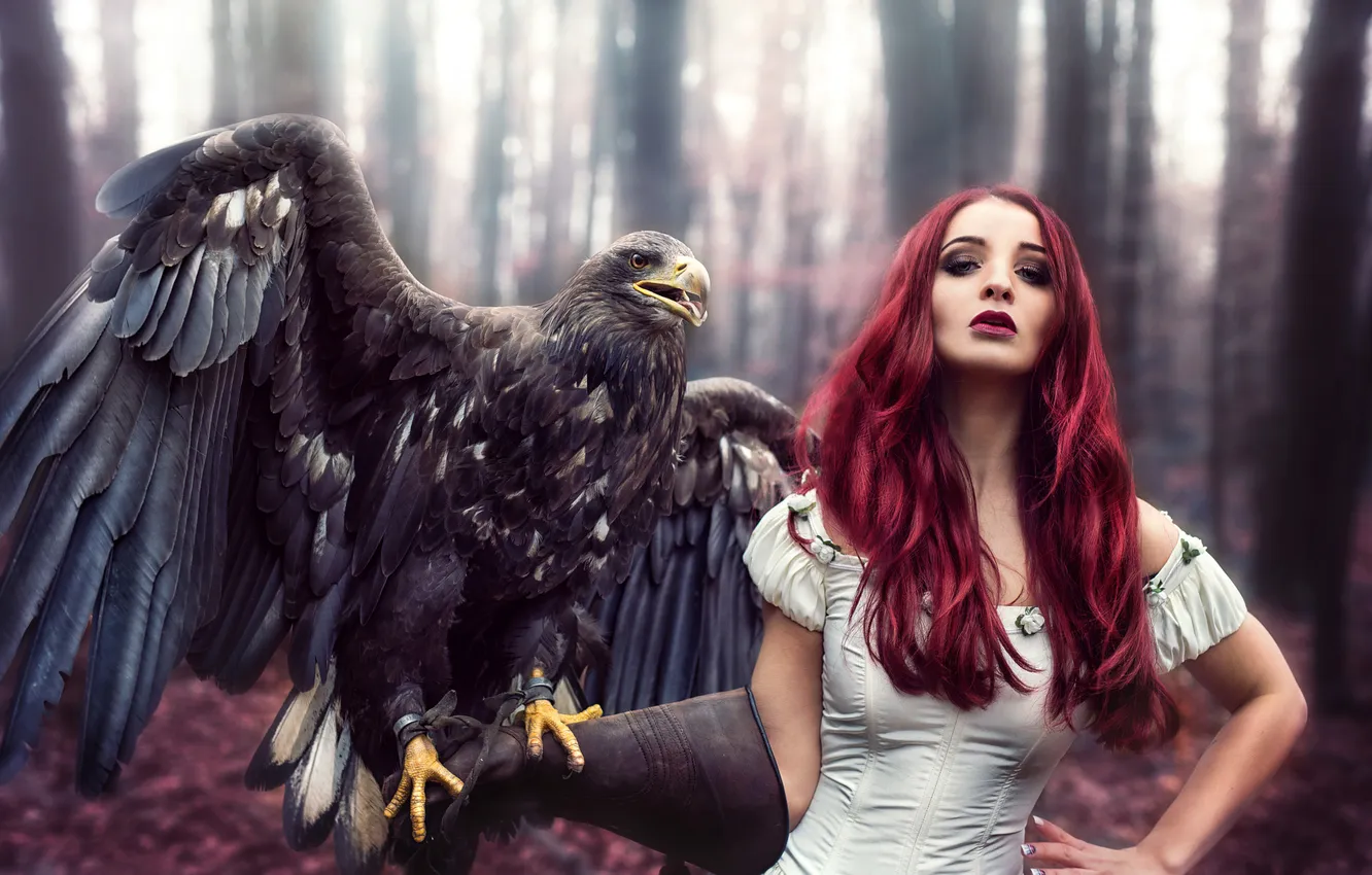 Фото обои Girl, Eagle, Beautiful, Beauty, Woman, Bird, Hawk, Portrait