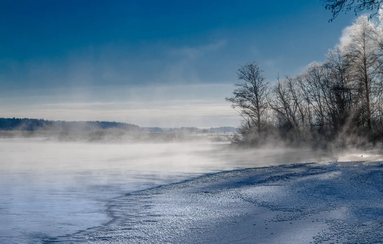 Фото обои зима, небо, снег, деревья, горы, туман, озеро, пар
