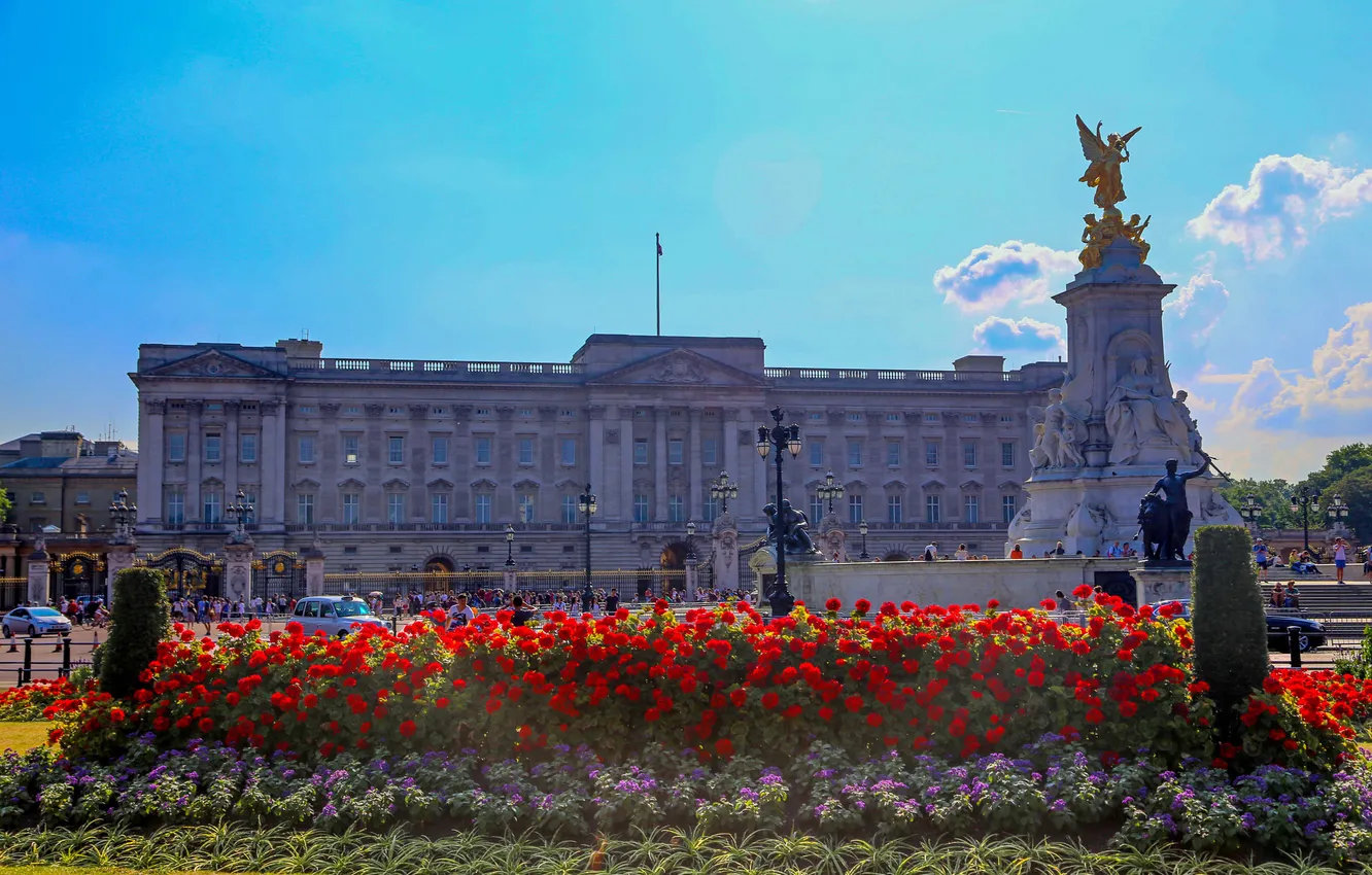 Фото обои небо, цветы, Англия, Лондон, памятник, Букингемский дворец