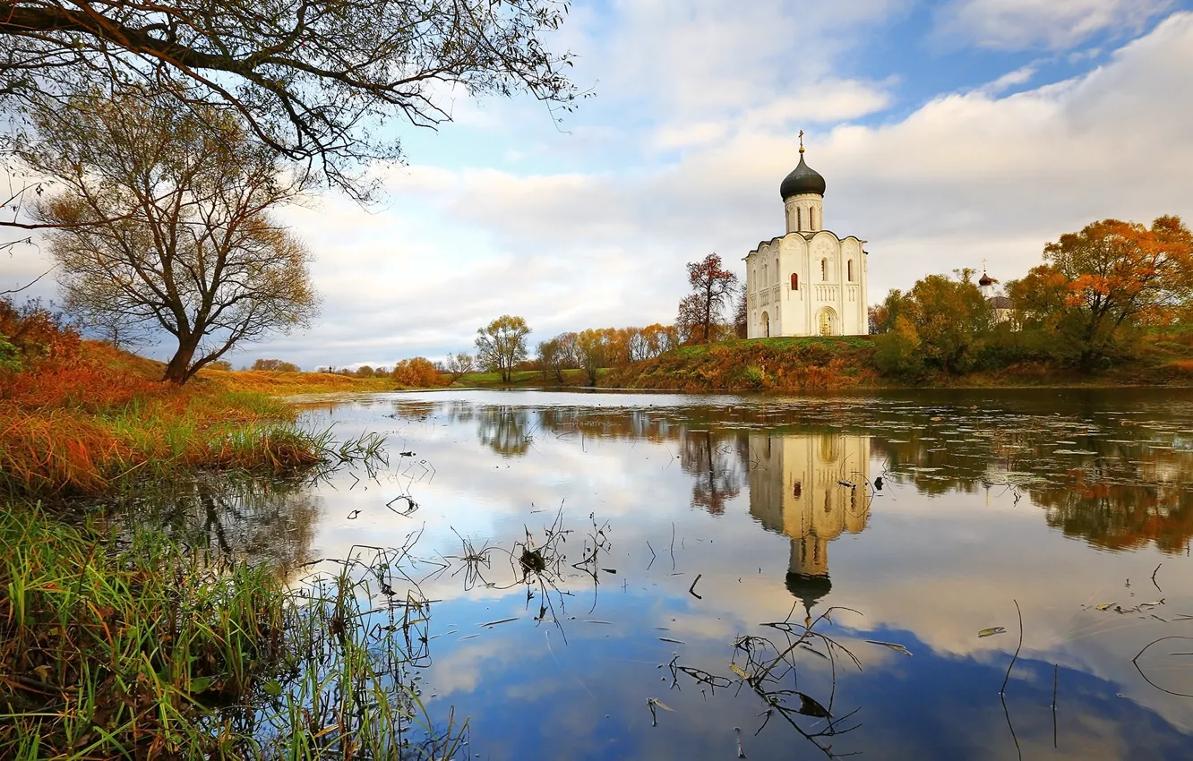 Фото обои осень, пейзаж, природа, отражение, река, церковь, храм, берега